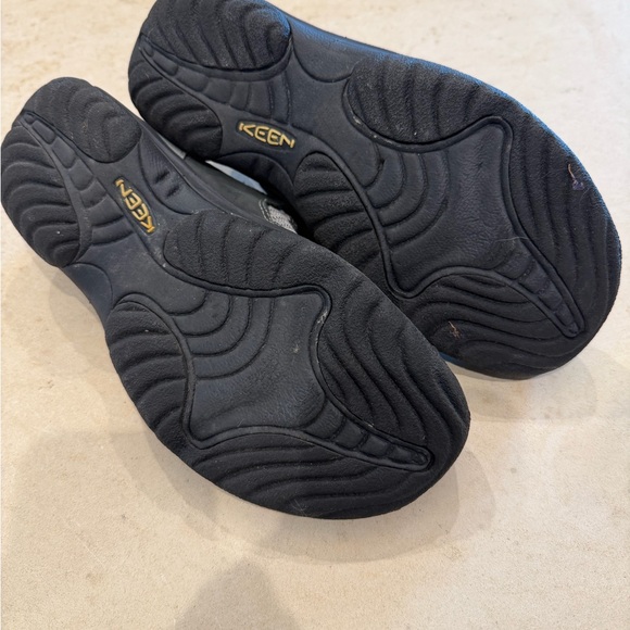 Black and Gray Mary Jane Keens - Picture 2 of 7